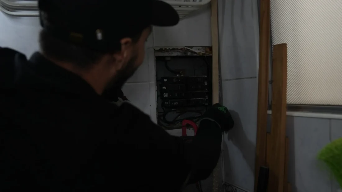 Se fue la luz en una parte de la casa: lo que un electricista a domicilio recomienda hacer
