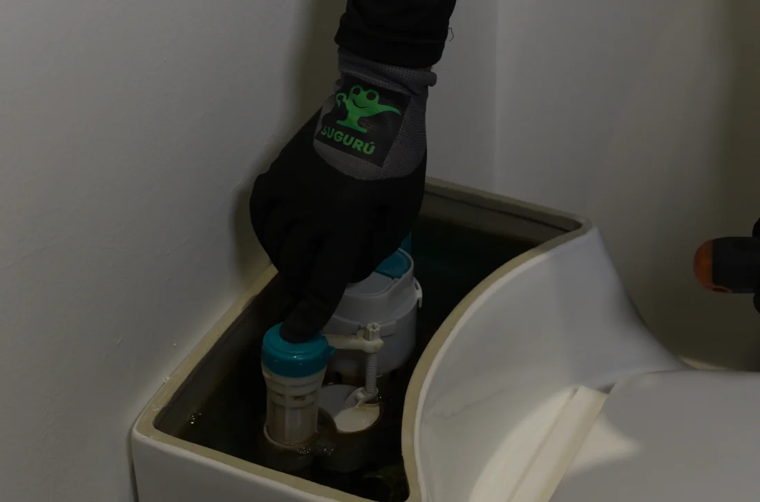 Cómo destapar un baño