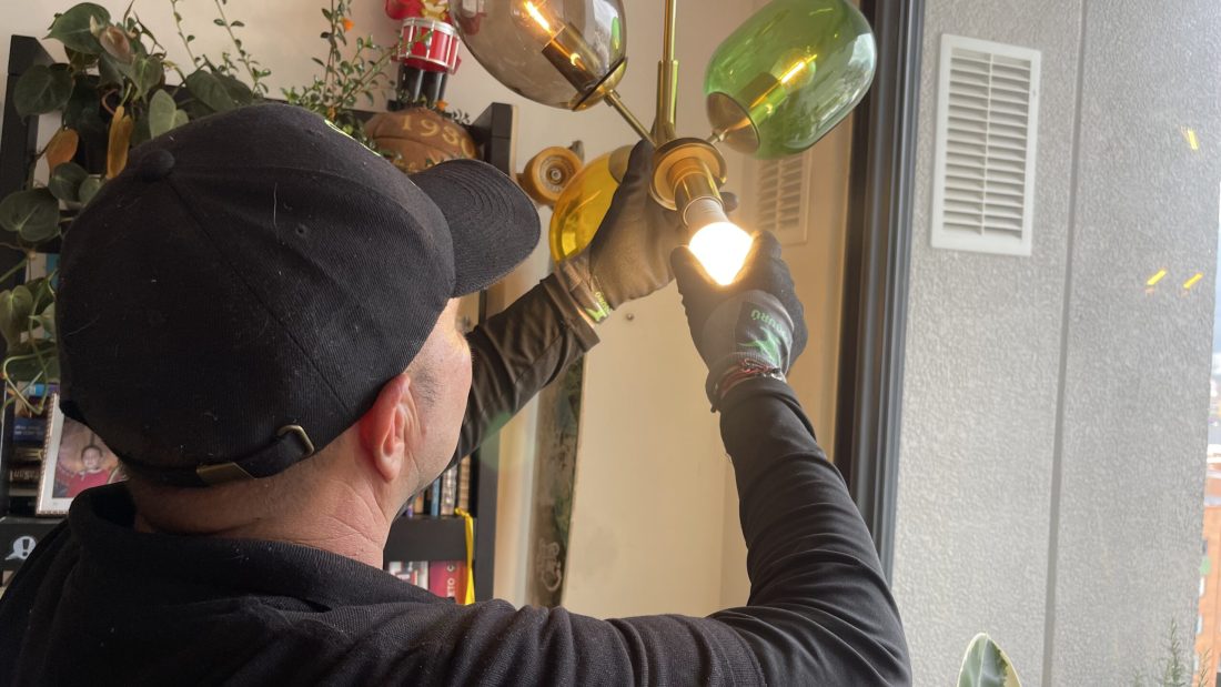 Luces que tardan en encender: la falla eléctrica que podría estar ocurriendo sin que lo notes