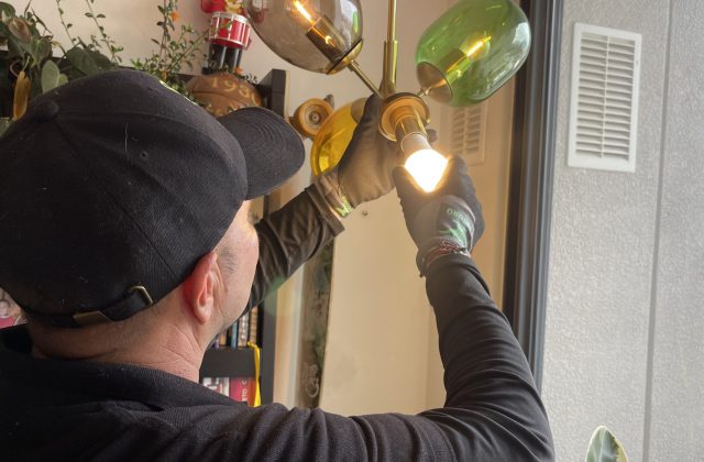 Luces que tardan en encender: la falla eléctrica que podría estar ocurriendo sin que lo notes