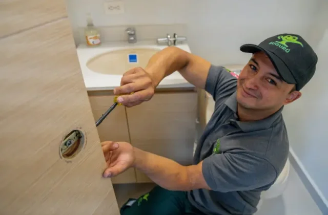 ¿Cuánto cobra un cerrajero por abrir una puerta de casa?