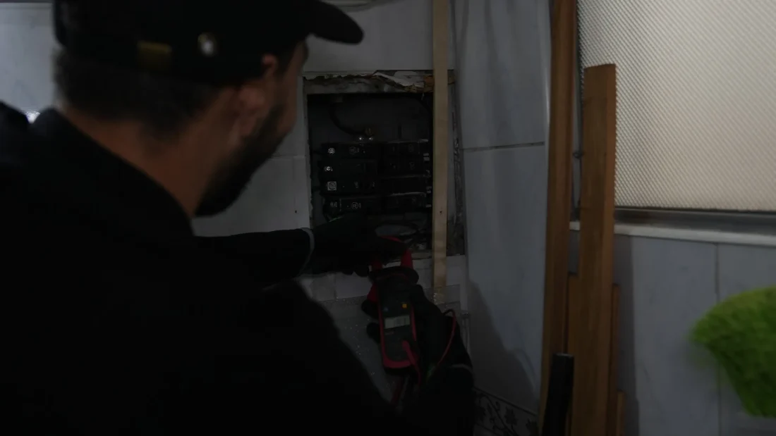 Interruptores que chispean o se calientan: señales de una falla eléctrica peligrosa