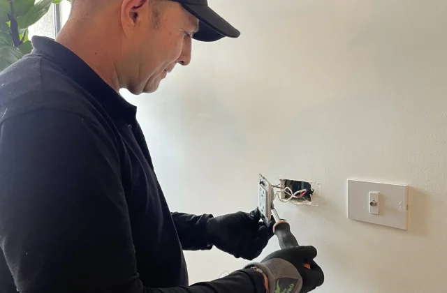 Tomas intermitentes en casa: cómo identificar un punto eléctrico inestable