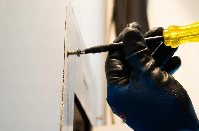 ¿Por qué es mala idea sobrecargar los enchufes eléctricos de tu hogar?