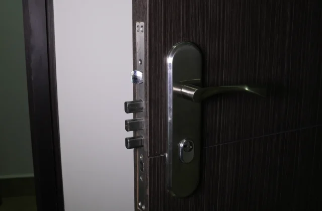 Beneficios de instalar cerraduras inteligentes en tu vivienda: consejos de un cerrajero a domicilio