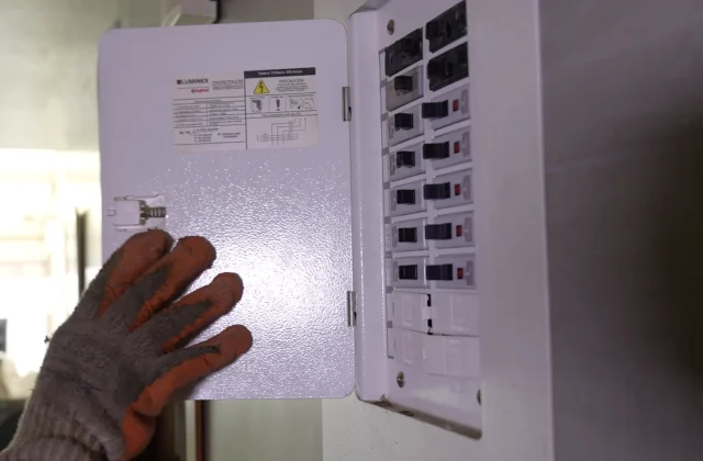 Lluvias fuertes y electricidad: cómo evitar daños en tu instalación